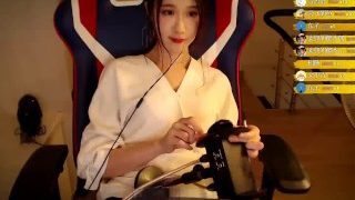 ASMR轩子第六期jio丝袜摩擦 正片音2分19开始 前面有戏