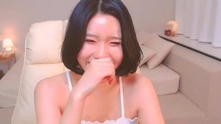 Pretty Korean BJ Baby Young Girl with Cute face live webcam show nude !