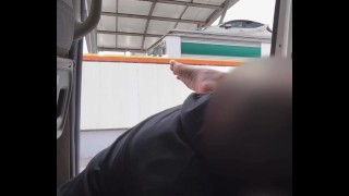 男２人に車内オナニー見つかり連続生挿入中出しされて逃げられた。濡れたオマンコをいきなり舐められ潮吹きも。